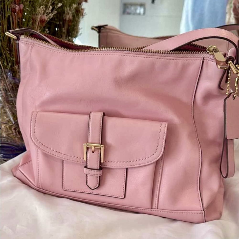 COACH BAG IN EXCELLENT PRE OWNED CONDITION BUBBLEGUM PINK